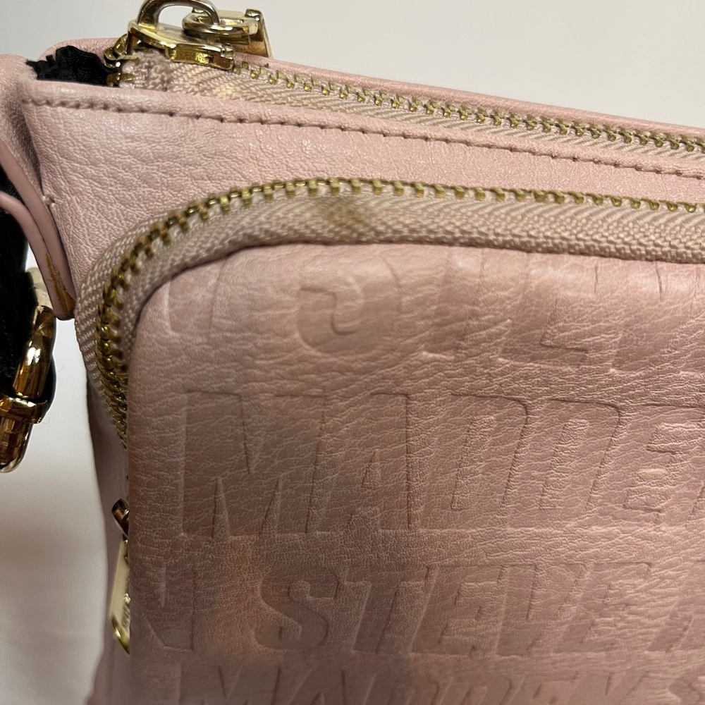 Steve Madden Light Pink Stamped Logo Crossbody. - Picture 5 of 10